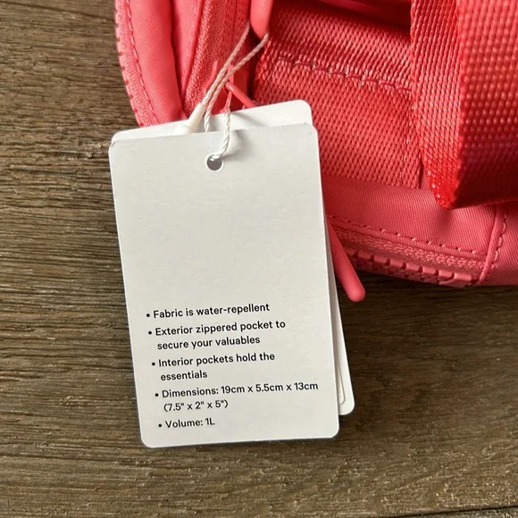 Brand New lululemon Belt Bag 1L - Pink - Picture 3 of 3